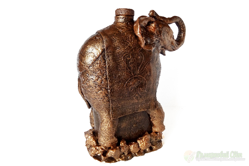 <div style=margin-left:10px><h1>Сувенирная бутылка «Слон достатка» Слон с поднятым хоботом по фен-шуй </h1><p><a href="/catalog/podarki--suveniry/">Подарунки, сувеніри</a> » <a href="/catalog/podarki--suveniry/podarki/">Подарунки</a></p><i class="fa fa-map-marker"></i> Донецкая область, Мариуполь<br /><br /><div class="socdata"><script src="//yastatic.net/es5-shims/0.0.2/es5-shims.min.js"></script>
                                            <script src="//yastatic.net/share2/share.js"></script>
                                            <div class="ya-share2" data-services="facebook,gplus,twitter,lj,viber,whatsapp,skype" data-counter=""></div></div>