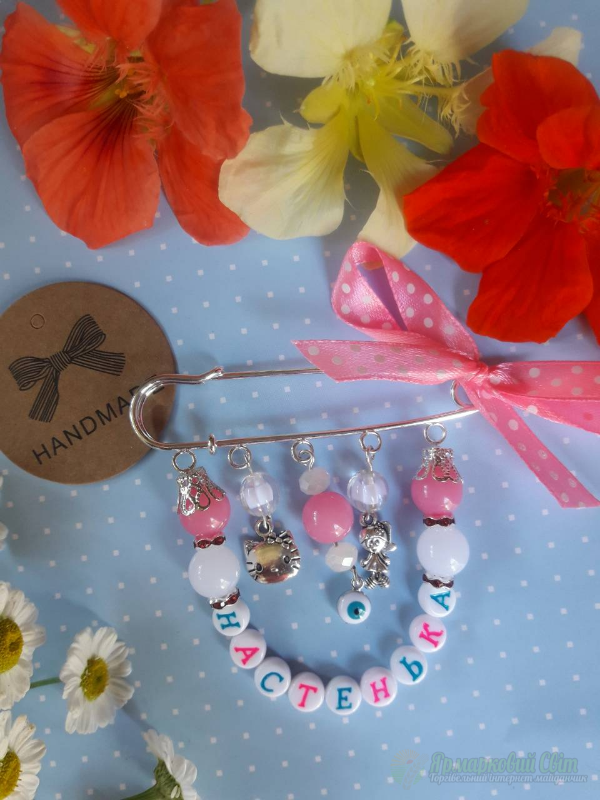 <div style=margin-left:10px><h1>Булавка оберег от сглаза</h1><p><a href="/catalog/ukrasheniya/">Прикраси</a> » <a href="/catalog/ukrasheniya/aksessuary/">Аксесуари</a></p><i class="fa fa-map-marker"></i> Сумская область, Лебедин<br /><br /><script src="//yastatic.net/es5-shims/0.0.2/es5-shims.min.js"></script>
                                            <script src="//yastatic.net/share2/share.js"></script>
                                            <div class="ya-share2" data-services="facebook,gplus,twitter,lj,viber,whatsapp,skype" data-counter=""></div><br /><div class="socdata"></div></div>