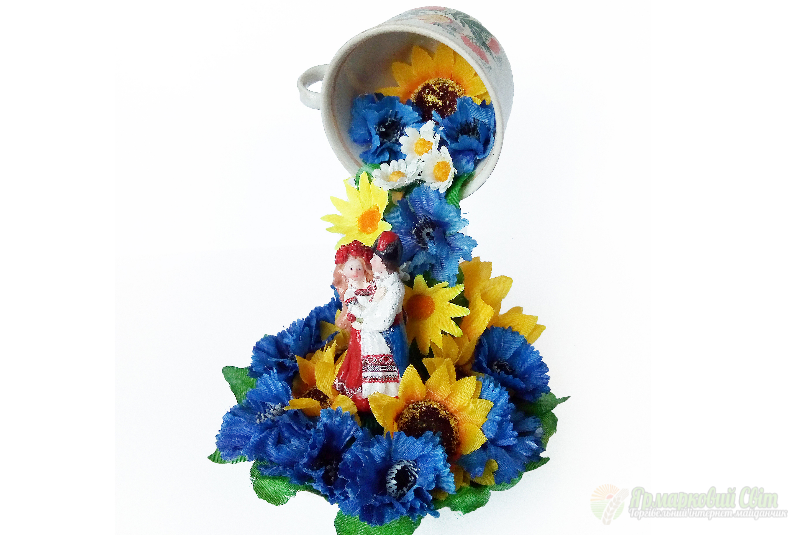 <div style=margin-left:10px><h1>Топиарий парящая чашка Квітуча Україна Оригинальный украинский сувенир в подарок </h1><p><a href="/catalog/podarki--suveniry/">Подарунки, сувеніри</a> » <a href="/catalog/podarki--suveniry/podarki/">Подарунки</a></p><i class="fa fa-map-marker"></i> Донецкая область, Мариуполь<br /><br /><div class="socdata"><script src="//yastatic.net/es5-shims/0.0.2/es5-shims.min.js"></script>
                                            <script src="//yastatic.net/share2/share.js"></script>
                                            <div class="ya-share2" data-services="facebook,gplus,twitter,lj,viber,whatsapp,skype" data-counter=""></div></div>