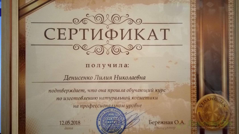 <div style=margin-left:10px><h1>Крем для век антивозрастной 45+ с экстрактом шалфея,маслом розы и гиалуроновой кислотой</h1><p><a href="/catalog/kosmetika/">Косметика</a> » <a href="/catalog/kosmetika/dlya-lica/">Для обличчя
</a></p><i class="fa fa-map-marker"></i> Полтавская область, Полтава<br /><br /><div class="socdata"><script src="//yastatic.net/es5-shims/0.0.2/es5-shims.min.js"></script>
                                            <script src="//yastatic.net/share2/share.js"></script>
                                            <div class="ya-share2" data-services="facebook,gplus,twitter,lj,viber,whatsapp,skype" data-counter=""></div></div>