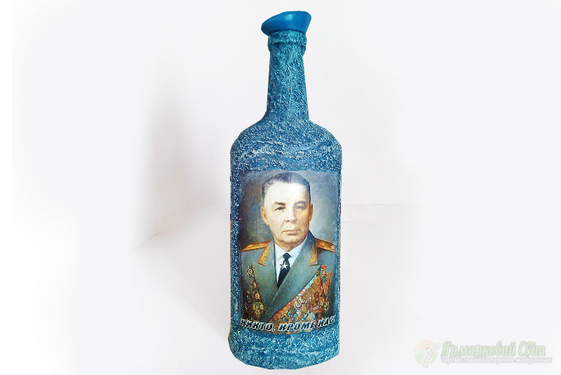 <div style=margin-left:10px><h1>Сувениреая бутылка "Никто кроме нас" в подарок десантнику на день ВДВ</h1><p><a href="/catalog/podarki--suveniry/">Подарунки, сувеніри</a> » <a href="/catalog/podarki--suveniry/podarki/">Подарунки</a></p><i class="fa fa-map-marker"></i> Донецкая область, Мариуполь<br /><br /><div class="socdata"><script src="//yastatic.net/es5-shims/0.0.2/es5-shims.min.js"></script>
                                            <script src="//yastatic.net/share2/share.js"></script>
                                            <div class="ya-share2" data-services="facebook,gplus,twitter,lj,viber,whatsapp,skype" data-counter=""></div></div>