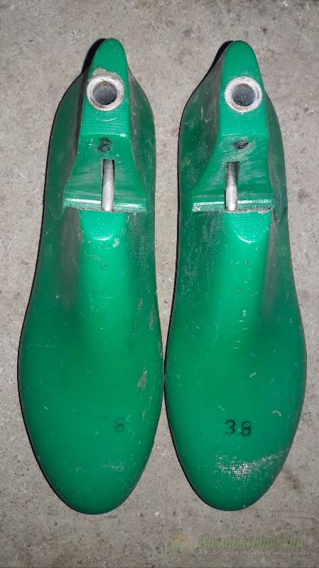 <div style=margin-left:10px><h1>Обувные колодки для валяния.</h1><p><a href="/catalog/valyanie/">Валяння</a> » <a href="/catalog/valyanie/obschee/">Загальне</a></p><i class="fa fa-map-marker"></i> Харьковская область, Валки<br /><br /><div class="socdata"><script src="//yastatic.net/es5-shims/0.0.2/es5-shims.min.js"></script>
                                            <script src="//yastatic.net/share2/share.js"></script>
                                            <div class="ya-share2" data-services="facebook,gplus,twitter,lj,viber,whatsapp,skype" data-counter=""></div></div>