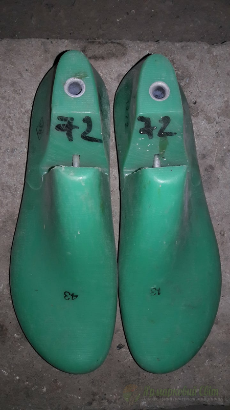 <div style=margin-left:10px><h1>Обувные колодки для валяния.</h1><p><a href="/catalog/valyanie/">Валяння</a> » <a href="/catalog/valyanie/obschee/">Загальне</a></p><i class="fa fa-map-marker"></i> Харьковская область, Валки<br /><br /><div class="socdata"><script src="//yastatic.net/es5-shims/0.0.2/es5-shims.min.js"></script>
                                            <script src="//yastatic.net/share2/share.js"></script>
                                            <div class="ya-share2" data-services="facebook,gplus,twitter,lj,viber,whatsapp,skype" data-counter=""></div></div>