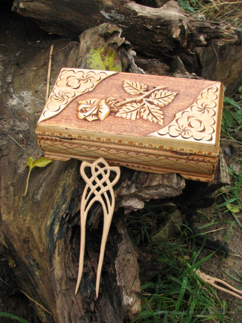 <div style=margin-left:10px><h1>Авторский деревянный гребень- заколка "Барокко".</h1><p><a href="/catalog/ukrasheniya/">Прикраси</a> » <a href="/catalog/ukrasheniya/aksessuary/">Аксесуари</a></p><i class="fa fa-map-marker"></i> Киевская область, Киев<br /><br /><div class="socdata"><script src="//yastatic.net/es5-shims/0.0.2/es5-shims.min.js"></script>
                                            <script src="//yastatic.net/share2/share.js"></script>
                                            <div class="ya-share2" data-services="facebook,gplus,twitter,lj,viber,whatsapp,skype" data-counter=""></div></div>