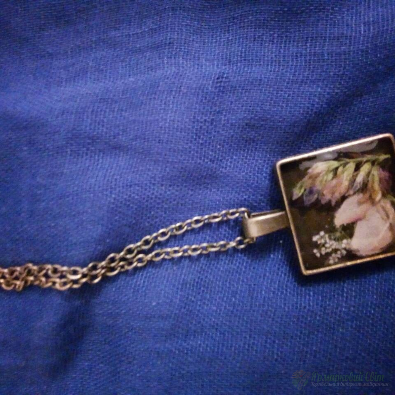 <div style=margin-left:10px><h1>Кулоны с живыми цветами внутри </h1><p><a href="/catalog/ukrasheniya/">Прикраси</a> » <a href="/catalog/ukrasheniya/aksessuary/">Аксесуари</a></p><i class="fa fa-map-marker"></i> Винницкая область, Казатин<br /><br /><div class="socdata"><script src="//yastatic.net/es5-shims/0.0.2/es5-shims.min.js"></script>
                                            <script src="//yastatic.net/share2/share.js"></script>
                                            <div class="ya-share2" data-services="facebook,gplus,twitter,lj,viber,whatsapp,skype" data-counter=""></div></div>