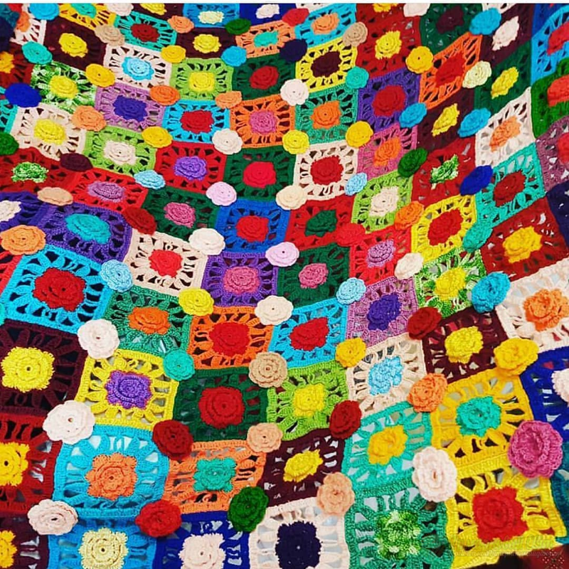 <div style=margin-left:10px><h1>VIP Покрывало 2×2</h1><p><a href="/catalog/ukrasheniya/">Прикраси</a> » <a href="/catalog/ukrasheniya/podarki/">Подарунки</a></p><i class="fa fa-map-marker"></i> Днепропетровская область, Синельниково<br /><br /><div class="socdata"><script src="//yastatic.net/es5-shims/0.0.2/es5-shims.min.js"></script>
                                            <script src="//yastatic.net/share2/share.js"></script>
                                            <div class="ya-share2" data-services="facebook,gplus,twitter,lj,viber,whatsapp,skype" data-counter=""></div></div>