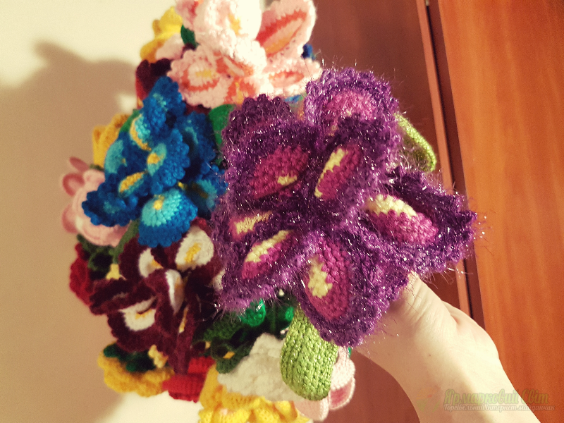 <div style=margin-left:10px><h1>Вязанные Петушки </h1><p><a href="/catalog/podarki--suveniry/">Подарунки, сувеніри</a> » <a href="/catalog/podarki--suveniry/podarki/">Подарунки</a></p><i class="fa fa-map-marker"></i> Днепропетровская область, Синельниково<br /><br /><div class="socdata"><script src="//yastatic.net/es5-shims/0.0.2/es5-shims.min.js"></script>
                                            <script src="//yastatic.net/share2/share.js"></script>
                                            <div class="ya-share2" data-services="facebook,gplus,twitter,lj,viber,whatsapp,skype" data-counter=""></div></div>