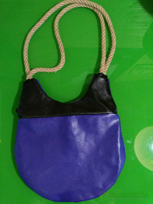 <div style=margin-left:10px><h1>Сумка овальная фиолетовая с черным на замке</h1><p><a href="/catalog/ukrasheniya/">Прикраси</a> » <a href="/catalog/ukrasheniya/aksessuary/">Аксесуари</a></p><i class="fa fa-map-marker"></i> Киевская область, Киев<br /><br /><div class="socdata"><script src="//yastatic.net/es5-shims/0.0.2/es5-shims.min.js"></script>
                                            <script src="//yastatic.net/share2/share.js"></script>
                                            <div class="ya-share2" data-services="facebook,gplus,twitter,lj,viber,whatsapp,skype" data-counter=""></div></div>