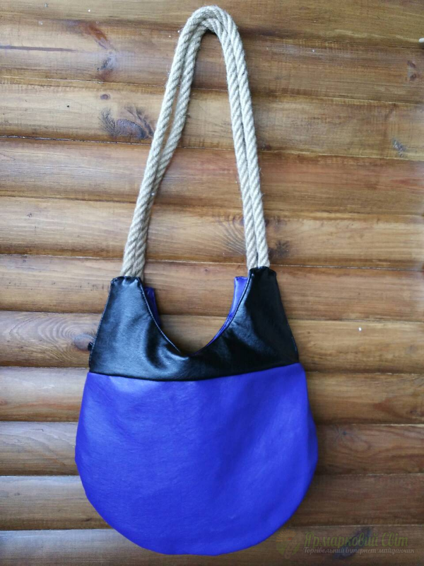 <div style=margin-left:10px><h1>Сумка овальная фиолетовая с черным на замке</h1><p><a href="/catalog/ukrasheniya/">Прикраси</a> » <a href="/catalog/ukrasheniya/aksessuary/">Аксесуари</a></p><i class="fa fa-map-marker"></i> Киевская область, Киев<br /><br /><div class="socdata"><script src="//yastatic.net/es5-shims/0.0.2/es5-shims.min.js"></script>
                                            <script src="//yastatic.net/share2/share.js"></script>
                                            <div class="ya-share2" data-services="facebook,gplus,twitter,lj,viber,whatsapp,skype" data-counter=""></div></div>