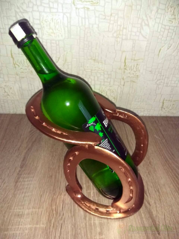 <div style=margin-left:10px><h1>Бутылочница</h1><p><a href="/catalog/ukrasheniya/">Прикраси</a> » <a href="/catalog/ukrasheniya/podarki/">Подарунки</a></p><i class="fa fa-map-marker"></i> Киевская область, Украинка<br /><br /><div class="socdata"><script src="//yastatic.net/es5-shims/0.0.2/es5-shims.min.js"></script>
                                            <script src="//yastatic.net/share2/share.js"></script>
                                            <div class="ya-share2" data-services="facebook,gplus,twitter,lj,viber,whatsapp,skype" data-counter=""></div></div>