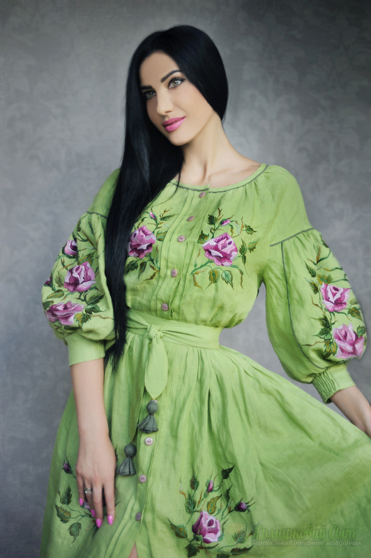 <div style=margin-left:10px><h1>Эксклюзивное льняное платье с ручной вышивкой "Свежесть розы" вышиванка ручной работы</h1><p><a href="/catalog/shite/">Шиття</a> » <a href="/catalog/shite/shite--odejda/">Шиття, одяг</a></p><i class="fa fa-map-marker"></i> Винницкая область, Винница<br /><br /><div class="socdata"><script src="//yastatic.net/es5-shims/0.0.2/es5-shims.min.js"></script>
                                            <script src="//yastatic.net/share2/share.js"></script>
                                            <div class="ya-share2" data-services="facebook,gplus,twitter,lj,viber,whatsapp,skype" data-counter=""></div></div>