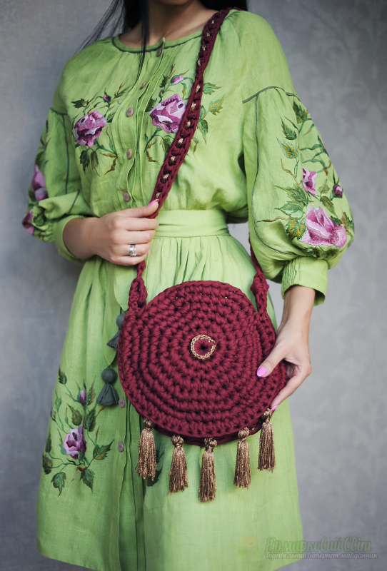 <div style=margin-left:10px><h1>Эксклюзивное льняное платье с ручной вышивкой "Свежесть розы" вышиванка ручной работы</h1><p><a href="/catalog/shite/">Шиття</a> » <a href="/catalog/shite/shite--odejda/">Шиття, одяг</a></p><i class="fa fa-map-marker"></i> Винницкая область, Винница<br /><br /><div class="socdata"><script src="//yastatic.net/es5-shims/0.0.2/es5-shims.min.js"></script>
                                            <script src="//yastatic.net/share2/share.js"></script>
                                            <div class="ya-share2" data-services="facebook,gplus,twitter,lj,viber,whatsapp,skype" data-counter=""></div></div>