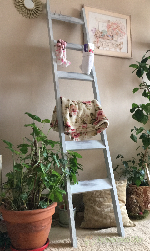 <div style=margin-left:10px><h1>Лестница декоративная деревянная</h1><p><a href="/catalog/dekor/">Декор</a> » <a href="/catalog/dekor/mebel/">Меблі</a></p><i class="fa fa-map-marker"></i> Киевская область, Киев<br /><br /><div class="socdata"><script src="//yastatic.net/es5-shims/0.0.2/es5-shims.min.js"></script>
                                            <script src="//yastatic.net/share2/share.js"></script>
                                            <div class="ya-share2" data-services="facebook,gplus,twitter,lj,viber,whatsapp,skype" data-counter=""></div></div>