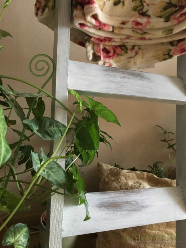 <div style=margin-left:10px><h1>Лестница декоративная деревянная</h1><p><a href="/catalog/dekor/">Декор</a> » <a href="/catalog/dekor/mebel/">Меблі</a></p><i class="fa fa-map-marker"></i> Киевская область, Киев<br /><br /><div class="socdata"><script src="//yastatic.net/es5-shims/0.0.2/es5-shims.min.js"></script>
                                            <script src="//yastatic.net/share2/share.js"></script>
                                            <div class="ya-share2" data-services="facebook,gplus,twitter,lj,viber,whatsapp,skype" data-counter=""></div></div>