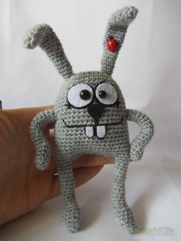 <div style=margin-left:10px><h1>Вязана іграшка Зайчик</h1><p><a href="/catalog/igrushki/">Iграшки</a> » <a href="/catalog/igrushki/myagkie/">М'які</a></p><i class="fa fa-map-marker"></i> Киевская область, Киев<br /><br /><div class="socdata"><script src="//yastatic.net/es5-shims/0.0.2/es5-shims.min.js"></script>
                                            <script src="//yastatic.net/share2/share.js"></script>
                                            <div class="ya-share2" data-services="facebook,gplus,twitter,lj,viber,whatsapp,skype" data-counter=""></div></div>