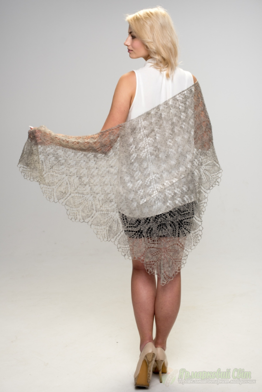 <div style=margin-left:10px><h1>Шаль Харуни</h1><p><a href="/catalog/ukrasheniya/">Прикраси</a> » <a href="/catalog/ukrasheniya/aksessuary/">Аксесуари</a></p><i class="fa fa-map-marker"></i> Сумская область, Сумы<br /><br /><div class="socdata"><script src="//yastatic.net/es5-shims/0.0.2/es5-shims.min.js"></script>
                                            <script src="//yastatic.net/share2/share.js"></script>
                                            <div class="ya-share2" data-services="facebook,gplus,twitter,lj,viber,whatsapp,skype" data-counter=""></div></div>