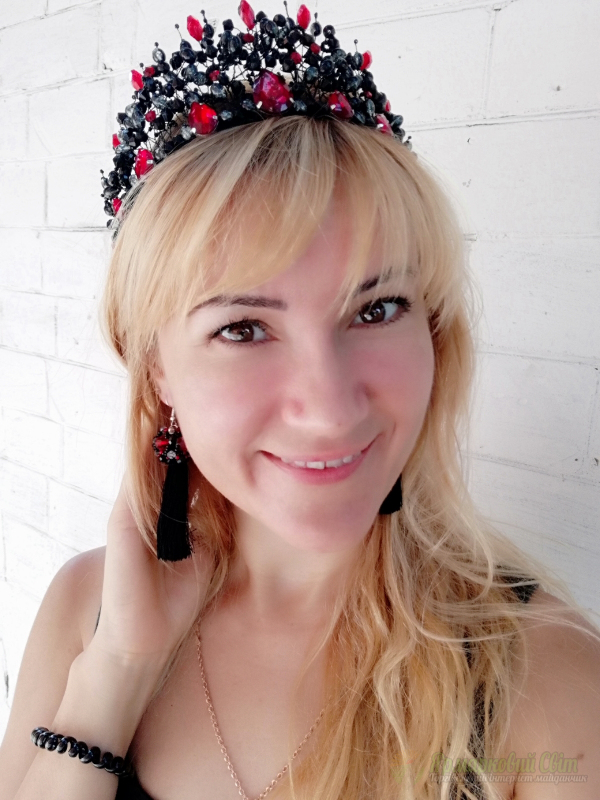 <div style=margin-left:10px><h1>Серьги-кисточки ручной работы</h1><p><a href="/catalog/bijuteriya/">Біжутерія</a> » <a href="/catalog/bijuteriya/sergi/">Сережки</a></p><i class="fa fa-map-marker"></i> Черкасская область, Черкассы<br /><br /><div class="socdata"><script src="//yastatic.net/es5-shims/0.0.2/es5-shims.min.js"></script>
                                            <script src="//yastatic.net/share2/share.js"></script>
                                            <div class="ya-share2" data-services="facebook,gplus,twitter,lj,viber,whatsapp,skype" data-counter=""></div></div>