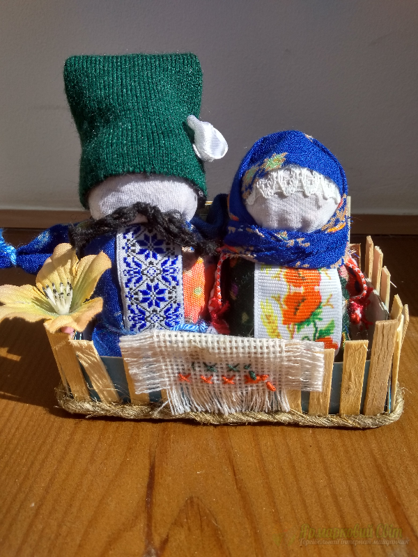 <div style=margin-left:10px><h1>Обереги куклы мотанки </h1><p><a href="/catalog/podarki--suveniry/">Подарунки, сувеніри</a> » <a href="/catalog/podarki--suveniry/podarki/">Подарунки</a></p><i class="fa fa-map-marker"></i> Херсонская область, Скадовск<br /><br /><div class="socdata"><script src="//yastatic.net/es5-shims/0.0.2/es5-shims.min.js"></script>
                                            <script src="//yastatic.net/share2/share.js"></script>
                                            <div class="ya-share2" data-services="facebook,gplus,twitter,lj,viber,whatsapp,skype" data-counter=""></div></div>