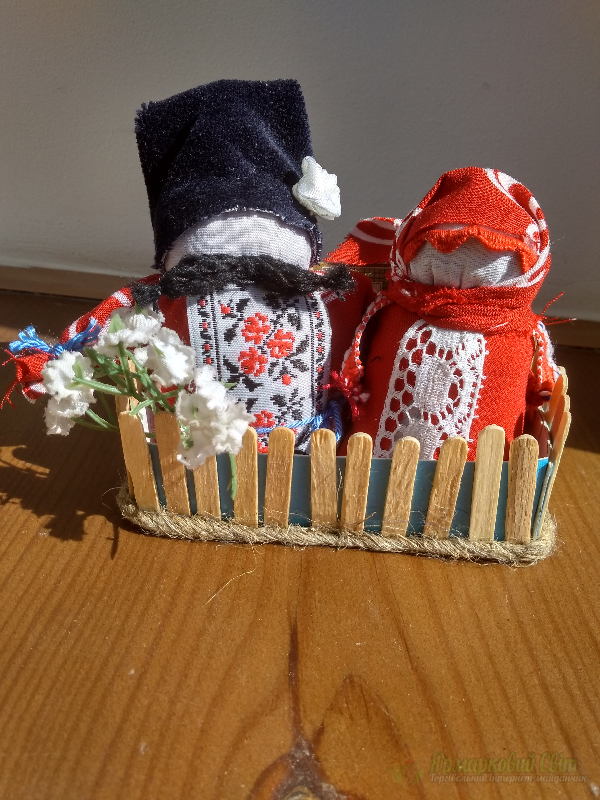 <div style=margin-left:10px><h1>Обереги куклы мотанки </h1><p><a href="/catalog/podarki--suveniry/">Подарунки, сувеніри</a> » <a href="/catalog/podarki--suveniry/podarki/">Подарунки</a></p><i class="fa fa-map-marker"></i> Херсонская область, Скадовск<br /><br /><div class="socdata"><script src="//yastatic.net/es5-shims/0.0.2/es5-shims.min.js"></script>
                                            <script src="//yastatic.net/share2/share.js"></script>
                                            <div class="ya-share2" data-services="facebook,gplus,twitter,lj,viber,whatsapp,skype" data-counter=""></div></div>