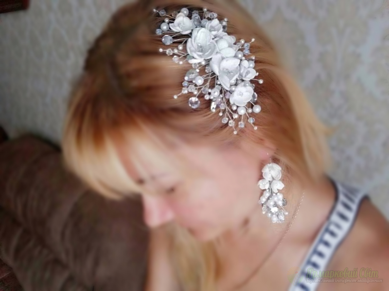 <div style=margin-left:10px><h1>Свадебной набор гребень и серьги</h1><p><a href="/catalog/ukrasheniya/">Прикраси</a> » <a href="/catalog/ukrasheniya/aksessuary/">Аксесуари</a></p><i class="fa fa-map-marker"></i> Черкасская область, Черкассы<br /><br /><div class="socdata"><script src="//yastatic.net/es5-shims/0.0.2/es5-shims.min.js"></script>
                                            <script src="//yastatic.net/share2/share.js"></script>
                                            <div class="ya-share2" data-services="facebook,gplus,twitter,lj,viber,whatsapp,skype" data-counter=""></div></div>