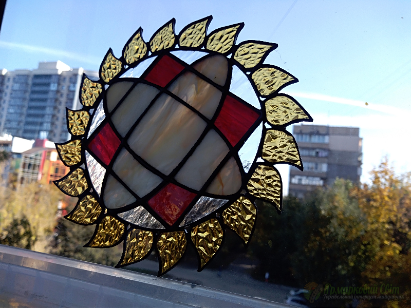 <div style=margin-left:10px><h1>Витраж на присоске на окно "звезда Лады Богородицы"</h1><p><a href="/catalog/podarki--suveniry/">Подарунки, сувеніри</a> » <a href="/catalog/podarki--suveniry/suveniry/">Сувеніри</a></p><i class="fa fa-map-marker"></i> Киевская область, Бровары<br /><br /><div class="socdata"><script src="//yastatic.net/es5-shims/0.0.2/es5-shims.min.js"></script>
                                            <script src="//yastatic.net/share2/share.js"></script>
                                            <div class="ya-share2" data-services="facebook,gplus,twitter,lj,viber,whatsapp,skype" data-counter=""></div></div>