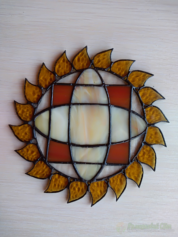 <div style=margin-left:10px><h1>Витраж на присоске на окно "звезда Лады Богородицы"</h1><p><a href="/catalog/podarki--suveniry/">Подарунки, сувеніри</a> » <a href="/catalog/podarki--suveniry/suveniry/">Сувеніри</a></p><i class="fa fa-map-marker"></i> Киевская область, Бровары<br /><br /><div class="socdata"><script src="//yastatic.net/es5-shims/0.0.2/es5-shims.min.js"></script>
                                            <script src="//yastatic.net/share2/share.js"></script>
                                            <div class="ya-share2" data-services="facebook,gplus,twitter,lj,viber,whatsapp,skype" data-counter=""></div></div>