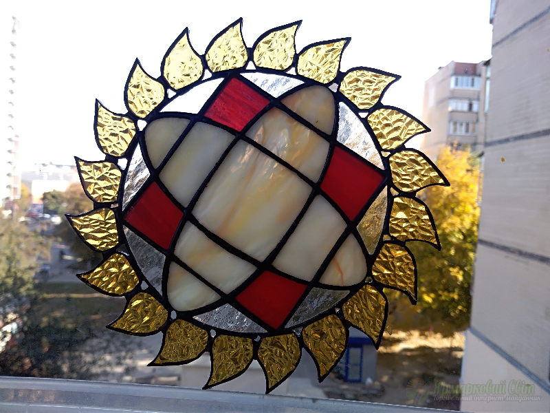 <div style=margin-left:10px><h1>Витраж на присоске на окно "звезда Лады Богородицы"</h1><p><a href="/catalog/podarki--suveniry/">Подарунки, сувеніри</a> » <a href="/catalog/podarki--suveniry/suveniry/">Сувеніри</a></p><i class="fa fa-map-marker"></i> Киевская область, Бровары<br /><br /><div class="socdata"><script src="//yastatic.net/es5-shims/0.0.2/es5-shims.min.js"></script>
                                            <script src="//yastatic.net/share2/share.js"></script>
                                            <div class="ya-share2" data-services="facebook,gplus,twitter,lj,viber,whatsapp,skype" data-counter=""></div></div>