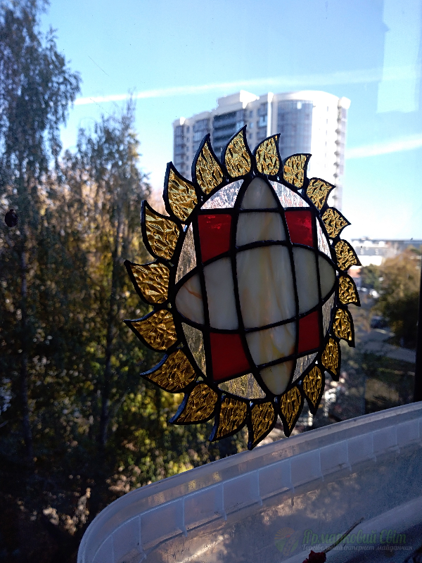 <div style=margin-left:10px><h1>Витраж на присоске на окно "звезда Лады Богородицы"</h1><p><a href="/catalog/podarki--suveniry/">Подарунки, сувеніри</a> » <a href="/catalog/podarki--suveniry/suveniry/">Сувеніри</a></p><i class="fa fa-map-marker"></i> Киевская область, Бровары<br /><br /><div class="socdata"><script src="//yastatic.net/es5-shims/0.0.2/es5-shims.min.js"></script>
                                            <script src="//yastatic.net/share2/share.js"></script>
                                            <div class="ya-share2" data-services="facebook,gplus,twitter,lj,viber,whatsapp,skype" data-counter=""></div></div>