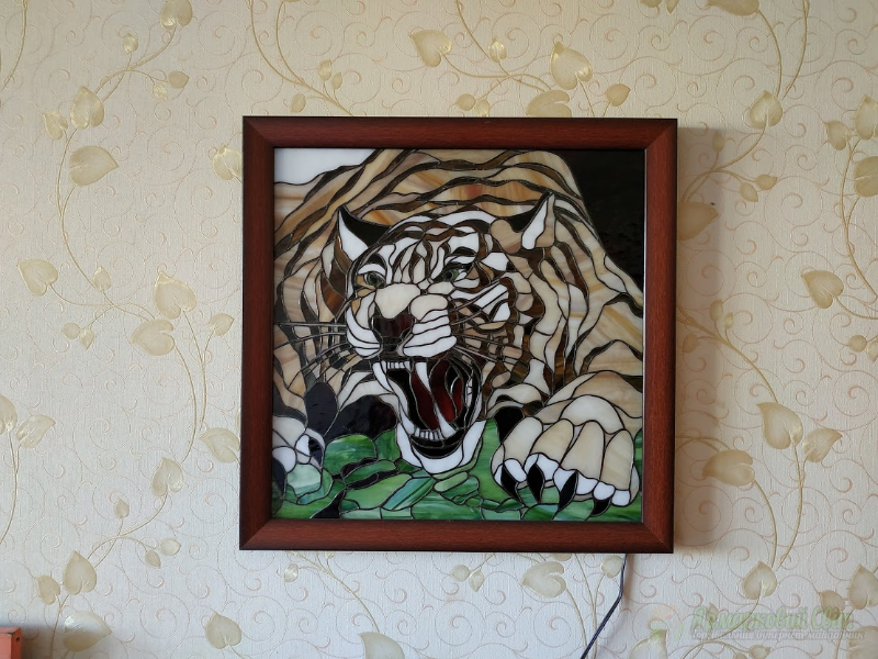 <div style=margin-left:10px><h1>Картина витражная. Витраж Тиффани.</h1><p><a href="/catalog/kartiny/">Картини</a> » <a href="/catalog/kartiny/na-stekle/">На склі</a></p><i class="fa fa-map-marker"></i> Закарпатская область, Мукачево<br /><br /><div class="socdata"><script src="//yastatic.net/es5-shims/0.0.2/es5-shims.min.js"></script>
                                            <script src="//yastatic.net/share2/share.js"></script>
                                            <div class="ya-share2" data-services="facebook,gplus,twitter,lj,viber,whatsapp,skype" data-counter=""></div></div>