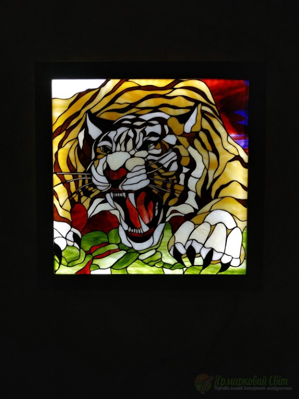 <div style=margin-left:10px><h1>Картина витражная. Витраж Тиффани.</h1><p><a href="/catalog/kartiny/">Картини</a> » <a href="/catalog/kartiny/na-stekle/">На склі</a></p><i class="fa fa-map-marker"></i> Закарпатская область, Мукачево<br /><br /><div class="socdata"><script src="//yastatic.net/es5-shims/0.0.2/es5-shims.min.js"></script>
                                            <script src="//yastatic.net/share2/share.js"></script>
                                            <div class="ya-share2" data-services="facebook,gplus,twitter,lj,viber,whatsapp,skype" data-counter=""></div></div>