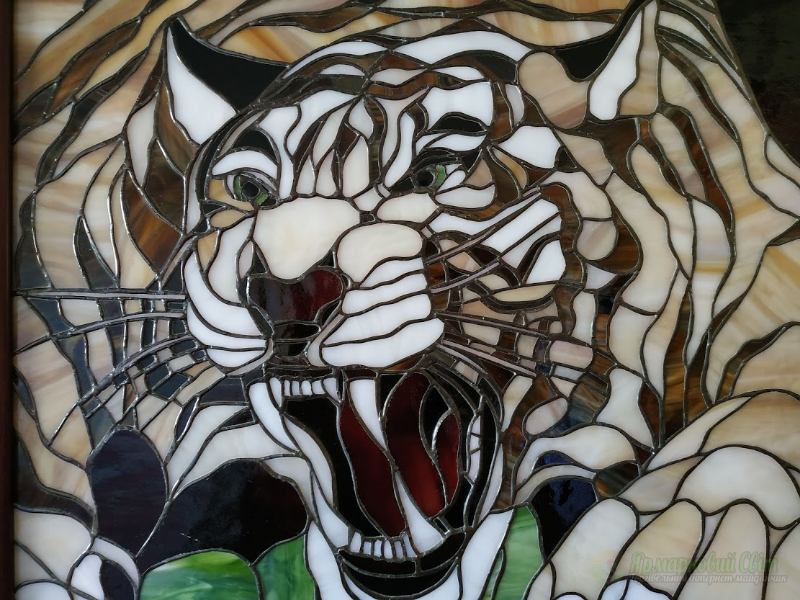 <div style=margin-left:10px><h1>Картина витражная. Витраж Тиффани.</h1><p><a href="/catalog/kartiny/">Картини</a> » <a href="/catalog/kartiny/na-stekle/">На склі</a></p><i class="fa fa-map-marker"></i> Закарпатская область, Мукачево<br /><br /><div class="socdata"><script src="//yastatic.net/es5-shims/0.0.2/es5-shims.min.js"></script>
                                            <script src="//yastatic.net/share2/share.js"></script>
                                            <div class="ya-share2" data-services="facebook,gplus,twitter,lj,viber,whatsapp,skype" data-counter=""></div></div>