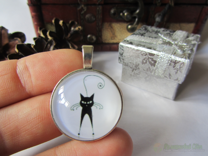 <div style=margin-left:10px><h1>Кулони ручної роботи - Киці</h1><p><a href="/catalog/ukrasheniya/">Прикраси</a> » <a href="/catalog/ukrasheniya/aksessuary/">Аксесуари</a></p><i class="fa fa-map-marker"></i> Киевская область, Киев<br /><br /><div class="socdata"><script src="//yastatic.net/es5-shims/0.0.2/es5-shims.min.js"></script>
                                            <script src="//yastatic.net/share2/share.js"></script>
                                            <div class="ya-share2" data-services="facebook,gplus,twitter,lj,viber,whatsapp,skype" data-counter=""></div></div>