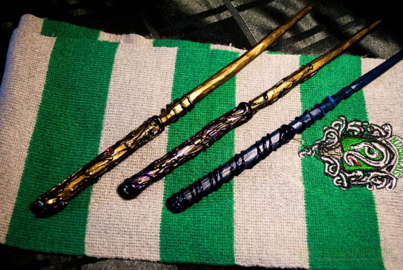 <div style=margin-left:10px><h1>Гарри Поттер. Волшебные палочки </h1><p><a href="/catalog/podarki--suveniry/">Подарунки, сувеніри</a> » <a href="/catalog/podarki--suveniry/suveniry/">Сувеніри</a></p><i class="fa fa-map-marker"></i> Киевская область, Киев<br /><br /><div class="socdata"><script src="//yastatic.net/es5-shims/0.0.2/es5-shims.min.js"></script>
                                            <script src="//yastatic.net/share2/share.js"></script>
                                            <div class="ya-share2" data-services="facebook,gplus,twitter,lj,viber,whatsapp,skype" data-counter=""></div></div>