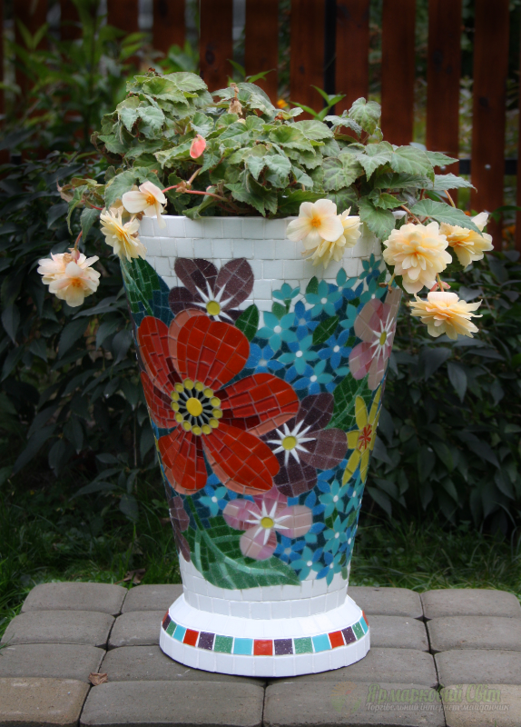 <div style=margin-left:10px><h1>Цветочник (бетон, мозаика "Цветы")</h1><p><a href="/catalog/dekor/">Декор</a> » <a href="/catalog/dekor/drugoe/">Iнше</a></p><i class="fa fa-map-marker"></i> Киевская область, Новые петровцы<br /><br /><div class="socdata"><script src="//yastatic.net/es5-shims/0.0.2/es5-shims.min.js"></script>
                                            <script src="//yastatic.net/share2/share.js"></script>
                                            <div class="ya-share2" data-services="facebook,gplus,twitter,lj,viber,whatsapp,skype" data-counter=""></div></div>