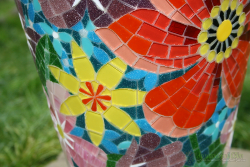 <div style=margin-left:10px><h1>Цветочник (бетон, мозаика "Цветы")</h1><p><a href="/catalog/dekor/">Декор</a> » <a href="/catalog/dekor/drugoe/">Iнше</a></p><i class="fa fa-map-marker"></i> Киевская область, Новые петровцы<br /><br /><div class="socdata"><script src="//yastatic.net/es5-shims/0.0.2/es5-shims.min.js"></script>
                                            <script src="//yastatic.net/share2/share.js"></script>
                                            <div class="ya-share2" data-services="facebook,gplus,twitter,lj,viber,whatsapp,skype" data-counter=""></div></div>