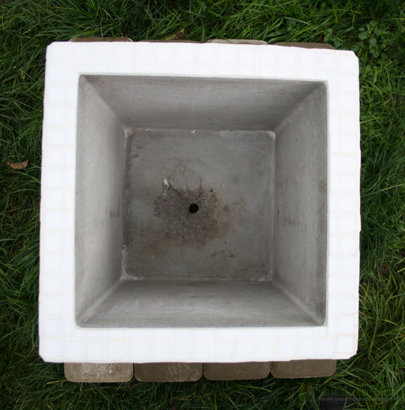 <div style=margin-left:10px><h1>Цветочник (бетон, мозаика)</h1><p><a href="/catalog/dekor/">Декор</a> » <a href="/catalog/dekor/drugoe/">Iнше</a></p><i class="fa fa-map-marker"></i> Киевская область, Новые петровцы<br /><br /><div class="socdata"><script src="//yastatic.net/es5-shims/0.0.2/es5-shims.min.js"></script>
                                            <script src="//yastatic.net/share2/share.js"></script>
                                            <div class="ya-share2" data-services="facebook,gplus,twitter,lj,viber,whatsapp,skype" data-counter=""></div></div>