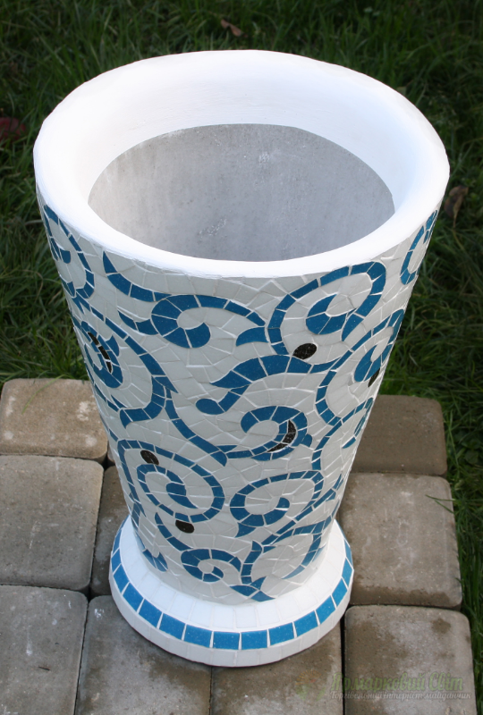 <div style=margin-left:10px><h1>Цветочник (бетон, мозаика)</h1><p><a href="/catalog/dekor/">Декор</a> » <a href="/catalog/dekor/drugoe/">Iнше</a></p><i class="fa fa-map-marker"></i> Киевская область, Новые петровцы<br /><br /><div class="socdata"><script src="//yastatic.net/es5-shims/0.0.2/es5-shims.min.js"></script>
                                            <script src="//yastatic.net/share2/share.js"></script>
                                            <div class="ya-share2" data-services="facebook,gplus,twitter,lj,viber,whatsapp,skype" data-counter=""></div></div>