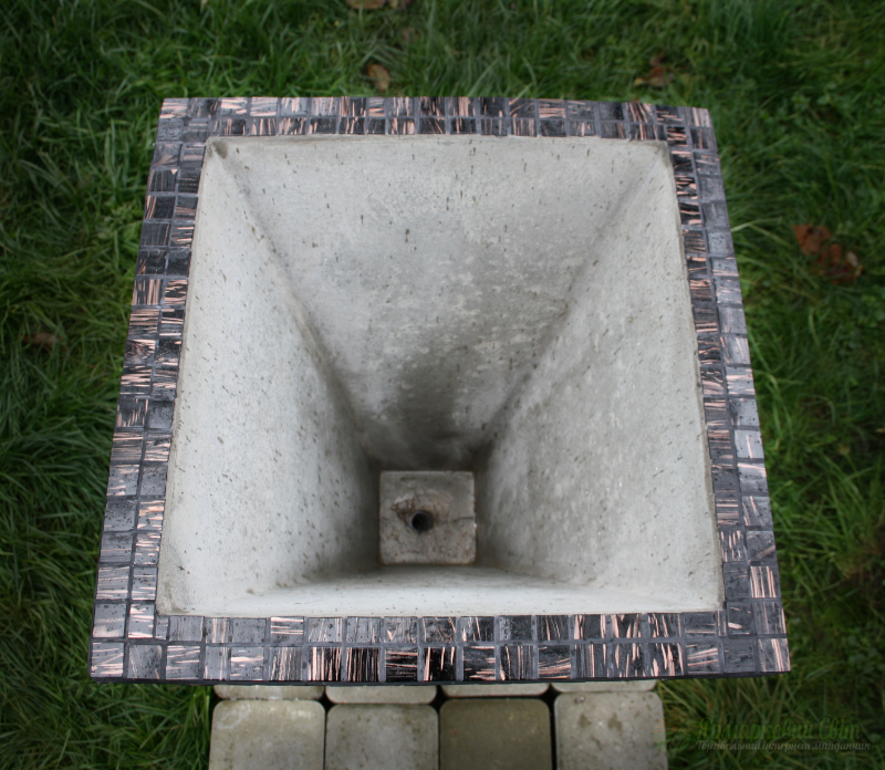 <div style=margin-left:10px><h1>Цветочник (бетон, мозаика "Лилии")</h1><p><a href="/catalog/dekor/">Декор</a> » <a href="/catalog/dekor/drugoe/">Iнше</a></p><i class="fa fa-map-marker"></i> Киевская область, Новые петровцы<br /><br /><div class="socdata"><script src="//yastatic.net/es5-shims/0.0.2/es5-shims.min.js"></script>
                                            <script src="//yastatic.net/share2/share.js"></script>
                                            <div class="ya-share2" data-services="facebook,gplus,twitter,lj,viber,whatsapp,skype" data-counter=""></div></div>