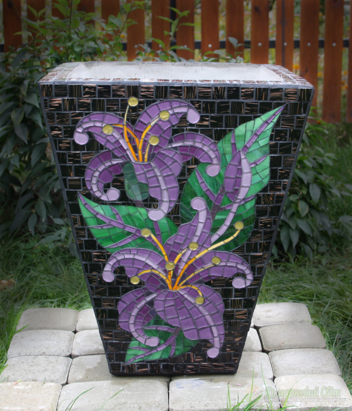 <div style=margin-left:10px><h1>Цветочник (бетон, мозаика "Лилии")</h1><p><a href="/catalog/dekor/">Декор</a> » <a href="/catalog/dekor/drugoe/">Iнше</a></p><i class="fa fa-map-marker"></i> Киевская область, Новые петровцы<br /><br /><div class="socdata"><script src="//yastatic.net/es5-shims/0.0.2/es5-shims.min.js"></script>
                                            <script src="//yastatic.net/share2/share.js"></script>
                                            <div class="ya-share2" data-services="facebook,gplus,twitter,lj,viber,whatsapp,skype" data-counter=""></div></div>