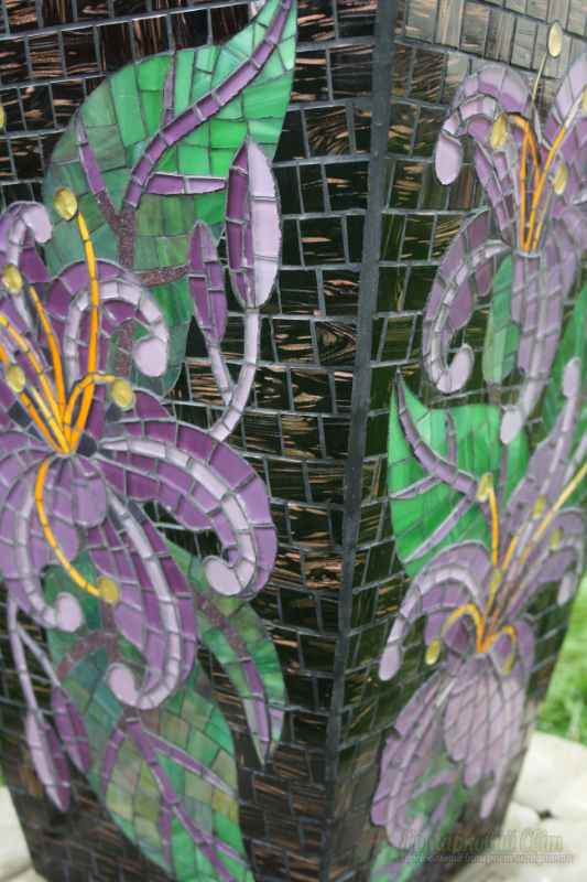 <div style=margin-left:10px><h1>Цветочник (бетон, мозаика "Лилии")</h1><p><a href="/catalog/dekor/">Декор</a> » <a href="/catalog/dekor/drugoe/">Iнше</a></p><i class="fa fa-map-marker"></i> Киевская область, Новые петровцы<br /><br /><div class="socdata"><script src="//yastatic.net/es5-shims/0.0.2/es5-shims.min.js"></script>
                                            <script src="//yastatic.net/share2/share.js"></script>
                                            <div class="ya-share2" data-services="facebook,gplus,twitter,lj,viber,whatsapp,skype" data-counter=""></div></div>