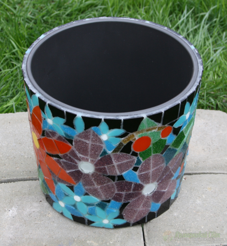 <div style=margin-left:10px><h1>кашпо для цветов (керамика, мозаика)</h1><p><a href="/catalog/dekor/">Декор</a> » <a href="/catalog/dekor/drugoe/">Iнше</a></p><i class="fa fa-map-marker"></i> Киевская область, Новые петровцы<br /><br /><div class="socdata"><script src="//yastatic.net/es5-shims/0.0.2/es5-shims.min.js"></script>
                                            <script src="//yastatic.net/share2/share.js"></script>
                                            <div class="ya-share2" data-services="facebook,gplus,twitter,lj,viber,whatsapp,skype" data-counter=""></div></div>