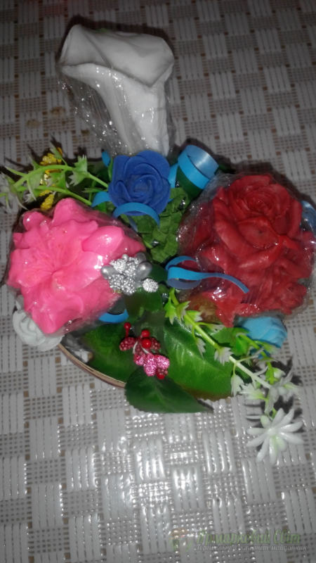 <div style=margin-left:10px><h1>Натуральное мыло</h1><p><a href="/catalog/podarki--suveniry/">Подарунки, сувеніри</a> » <a href="/catalog/podarki--suveniry/mylo/">Мило</a></p><i class="fa fa-map-marker"></i> Полтавская область, Лубны<br /><br /><div class="socdata"><script src="//yastatic.net/es5-shims/0.0.2/es5-shims.min.js"></script>
                                            <script src="//yastatic.net/share2/share.js"></script>
                                            <div class="ya-share2" data-services="facebook,gplus,twitter,lj,viber,whatsapp,skype" data-counter=""></div></div>