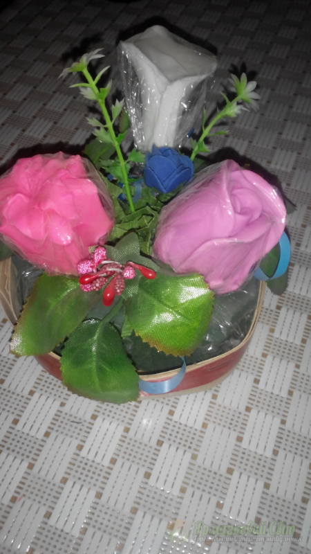 <div style=margin-left:10px><h1>Натуральное мыло</h1><p><a href="/catalog/podarki--suveniry/">Подарунки, сувеніри</a> » <a href="/catalog/podarki--suveniry/mylo/">Мило</a></p><i class="fa fa-map-marker"></i> Полтавская область, Лубны<br /><br /><div class="socdata"><script src="//yastatic.net/es5-shims/0.0.2/es5-shims.min.js"></script>
                                            <script src="//yastatic.net/share2/share.js"></script>
                                            <div class="ya-share2" data-services="facebook,gplus,twitter,lj,viber,whatsapp,skype" data-counter=""></div></div>