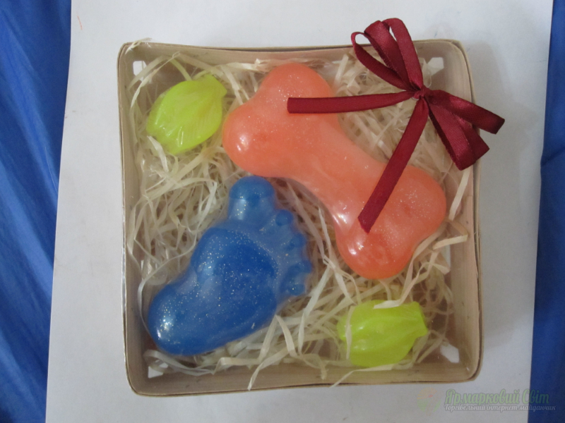 <div style=margin-left:10px><h1>Мыло ручной работы. Подарочные комплекты</h1><p><a href="/catalog/kosmetika/">Косметика</a> » <a href="/catalog/kosmetika/dlya-tela/">Для тіла
</a></p><i class="fa fa-map-marker"></i> Киевская область, Киев<br /><br /><div class="socdata"><script src="//yastatic.net/es5-shims/0.0.2/es5-shims.min.js"></script>
                                            <script src="//yastatic.net/share2/share.js"></script>
                                            <div class="ya-share2" data-services="facebook,gplus,twitter,lj,viber,whatsapp,skype" data-counter=""></div></div>