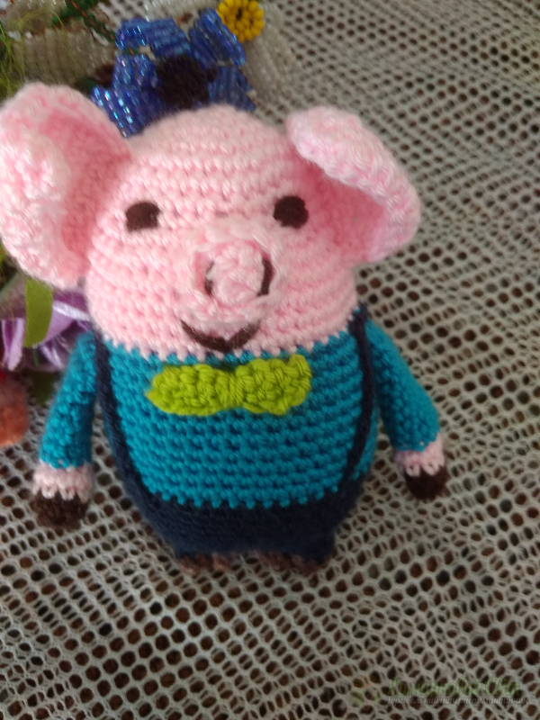 <div style=margin-left:10px><h1>поросенок </h1><p><a href="/catalog/ukrasheniya/">Прикраси</a> » <a href="/catalog/ukrasheniya/igrushki/">Iграшки</a></p><i class="fa fa-map-marker"></i> Херсонская область, Скадовск<br /><br /><div class="socdata"><script src="//yastatic.net/es5-shims/0.0.2/es5-shims.min.js"></script>
                                            <script src="//yastatic.net/share2/share.js"></script>
                                            <div class="ya-share2" data-services="facebook,gplus,twitter,lj,viber,whatsapp,skype" data-counter=""></div></div>