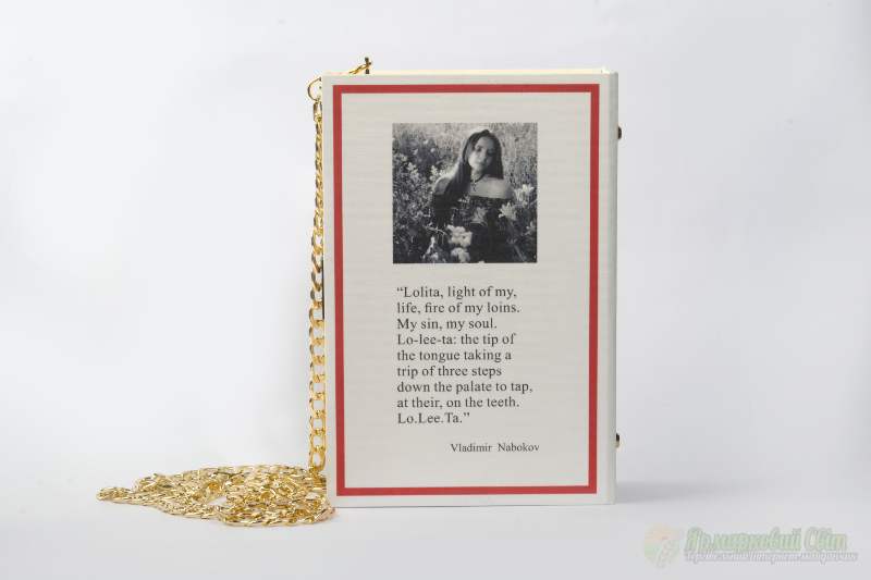 <div style=margin-left:10px><h1>клатч-книга</h1><p><a href="/catalog/ukrasheniya/">Прикраси</a> » <a href="/catalog/ukrasheniya/aksessuary/">Аксесуари</a></p><i class="fa fa-map-marker"></i> Одесская область, Одесса<br /><br /><div class="socdata"><script src="//yastatic.net/es5-shims/0.0.2/es5-shims.min.js"></script>
                                            <script src="//yastatic.net/share2/share.js"></script>
                                            <div class="ya-share2" data-services="facebook,gplus,twitter,lj,viber,whatsapp,skype" data-counter=""></div></div>