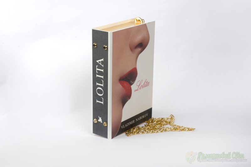 <div style=margin-left:10px><h1>клатч-книга</h1><p><a href="/catalog/ukrasheniya/">Прикраси</a> » <a href="/catalog/ukrasheniya/aksessuary/">Аксесуари</a></p><i class="fa fa-map-marker"></i> Одесская область, Одесса<br /><br /><div class="socdata"><script src="//yastatic.net/es5-shims/0.0.2/es5-shims.min.js"></script>
                                            <script src="//yastatic.net/share2/share.js"></script>
                                            <div class="ya-share2" data-services="facebook,gplus,twitter,lj,viber,whatsapp,skype" data-counter=""></div></div>