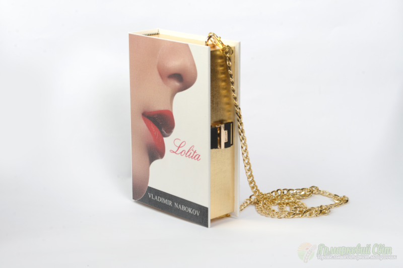 <div style=margin-left:10px><h1>клатч-книга</h1><p><a href="/catalog/ukrasheniya/">Прикраси</a> » <a href="/catalog/ukrasheniya/aksessuary/">Аксесуари</a></p><i class="fa fa-map-marker"></i> Одесская область, Одесса<br /><br /><div class="socdata"><script src="//yastatic.net/es5-shims/0.0.2/es5-shims.min.js"></script>
                                            <script src="//yastatic.net/share2/share.js"></script>
                                            <div class="ya-share2" data-services="facebook,gplus,twitter,lj,viber,whatsapp,skype" data-counter=""></div></div>