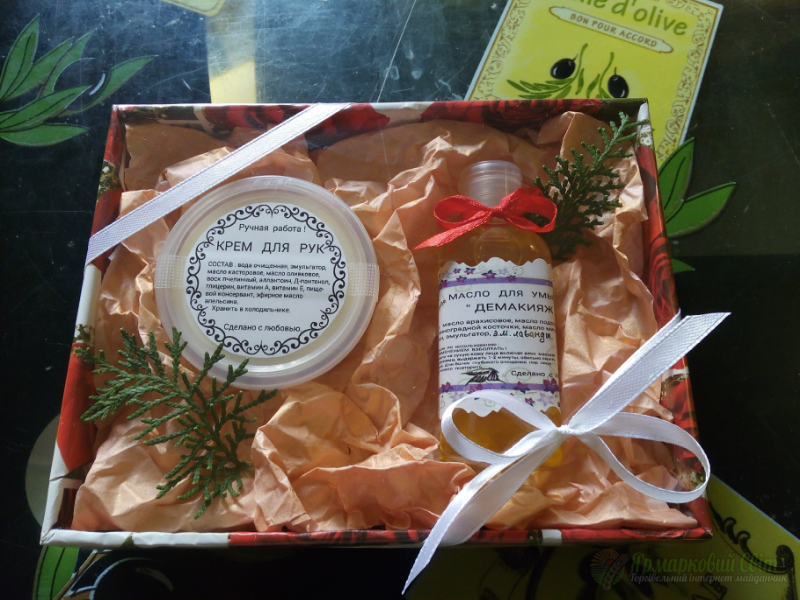 <div style=margin-left:10px><h1>Подарочные наборы к новому году, рождеству, крещению.</h1><p><a href="/catalog/podarki--suveniry/">Подарунки, сувеніри</a> » <a href="/catalog/podarki--suveniry/mylo/">Мило</a></p><i class="fa fa-map-marker"></i> Донецкая область, Славянск<br /><br /><div class="socdata"><script src="//yastatic.net/es5-shims/0.0.2/es5-shims.min.js"></script>
                                            <script src="//yastatic.net/share2/share.js"></script>
                                            <div class="ya-share2" data-services="facebook,gplus,twitter,lj,viber,whatsapp,skype" data-counter=""></div></div>