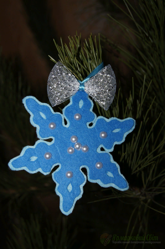 <div style=margin-left:10px><h1>снежинки из фетра</h1><p><a href="/catalog/ukrasheniya/">Прикраси</a> » <a href="/catalog/ukrasheniya/podarki/">Подарунки</a></p><i class="fa fa-map-marker"></i> Запорожская область, Запорожье<br /><br /><div class="socdata"><script src="//yastatic.net/es5-shims/0.0.2/es5-shims.min.js"></script>
                                            <script src="//yastatic.net/share2/share.js"></script>
                                            <div class="ya-share2" data-services="facebook,gplus,twitter,lj,viber,whatsapp,skype" data-counter=""></div></div>